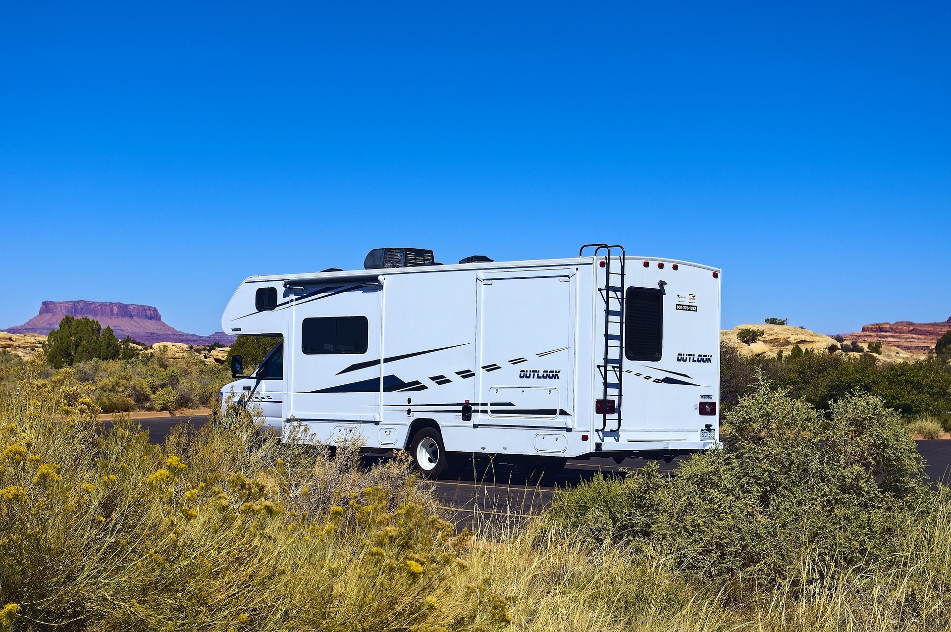 caravan-at-needles-4003421_1920